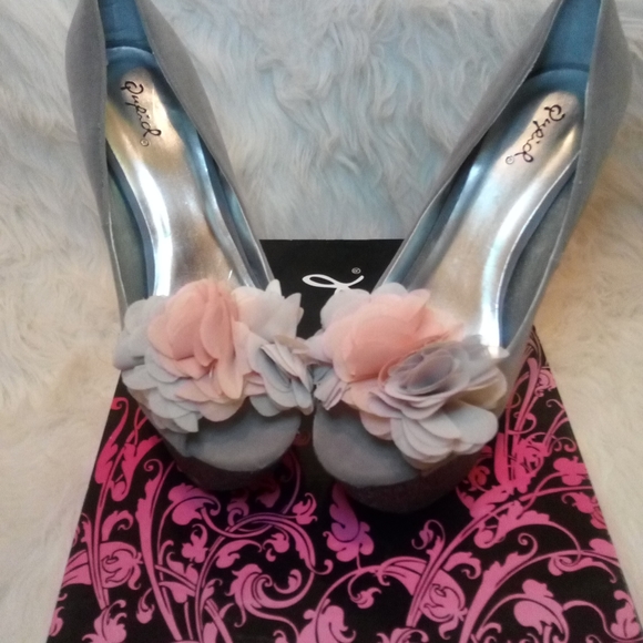 Shoes - Picture 2 of 5